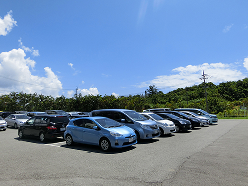 収容数たっぷりの琉球村駐車場