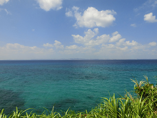 津堅島から見た沖縄の海