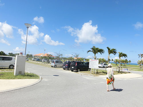 広い美らSUNビーチ駐車場