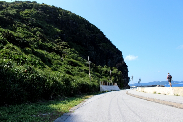 慶留間島の道路