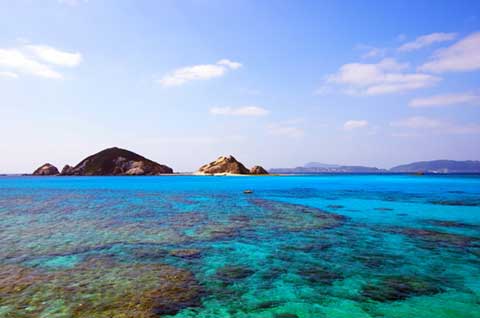 渡嘉敷島と青い海