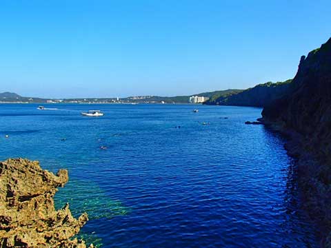 真栄田岬の風景