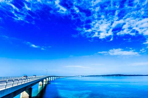 伊良部大橋と海の景色