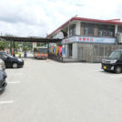 ビーチ入口と駐車場