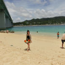 パラソルがない側のビーチ