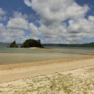 穏やかな波でシーカヤックもできますよ