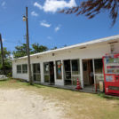 管理棟に売店があります