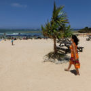 人は多いけど砂浜が広く快適♪