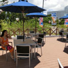 ビーチのカフェでリゾート気分満喫